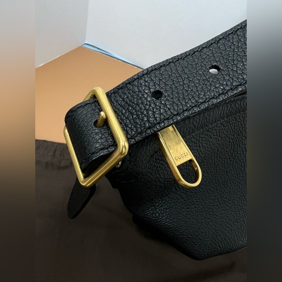 GUCCI Authentic.Half-Moon leather Bag with inspired vintage logo style. - Picture 3 of 16